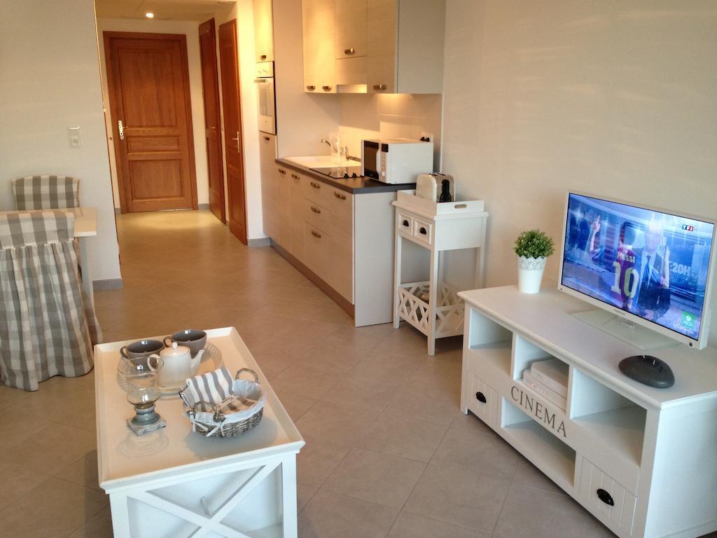 Residence Nayah-Maria Καλβί Δωμάτιο φωτογραφία